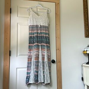 Long dress, 100% cotton, With crochet top and lace at the bottom